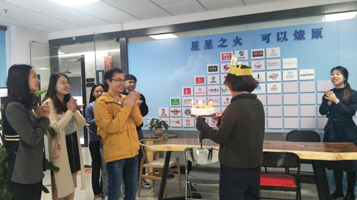 生日當天，小伙伴們集體“辭職”