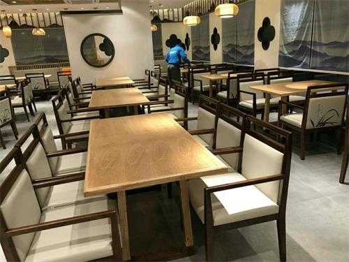 湘菜館_懷湘樓(龍華店)餐廳家具安裝現(xiàn)場(chǎng)