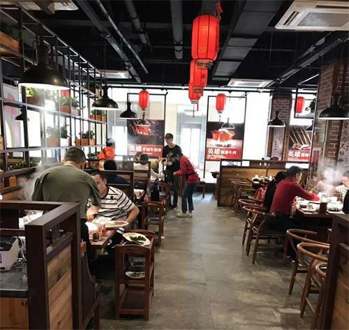 麻辣英雄重慶老火鍋湛江店餐桌餐椅