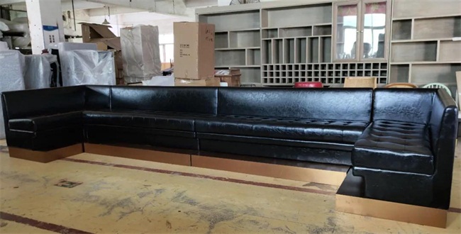 澳大利亞杜加爾酒吧簡易歐式真皮沙發由海德利家具廠設計生產，出廠前試裝檢測