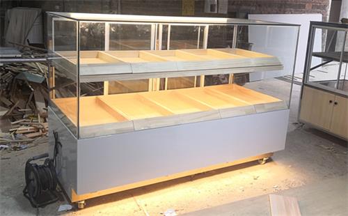 市面上面包蛋糕展示柜樣式五花八門,在哪里買,要注意啥?